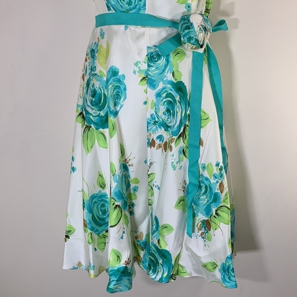 NWT. Banana Republic 8 Silk Floral Midi Dress with 3D Flower & Ribbon Belt. - Picture 4 of 10